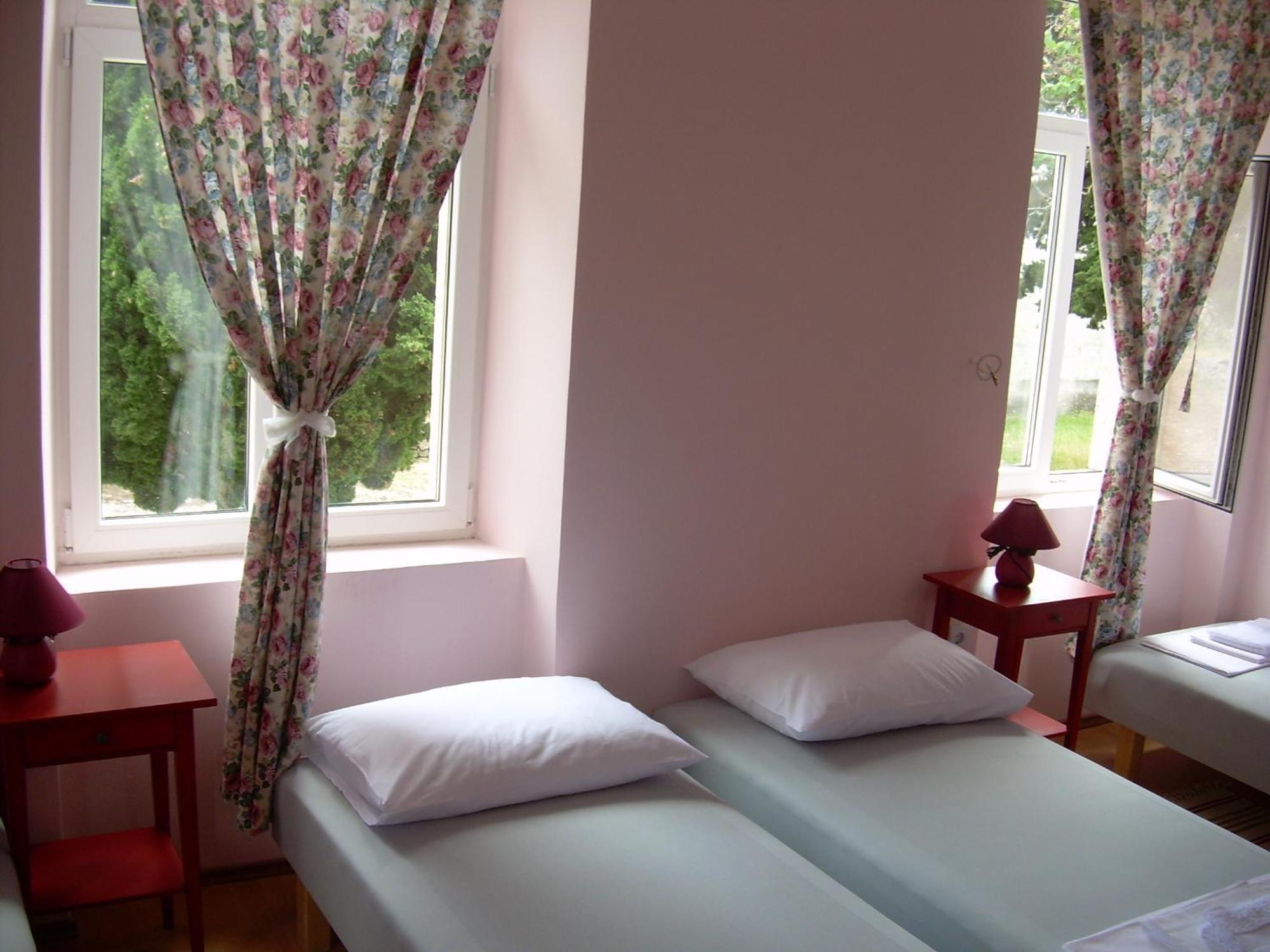 Phara Hostel Gdinj Екстер'єр фото