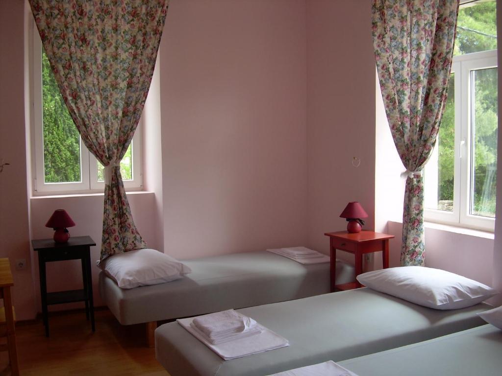 Phara Hostel Gdinj Номер фото